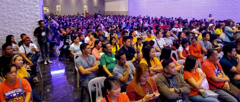The crowd of 1,000 eager new members at the Nueva Ecija Sizzle & Caravan Event last March 31, 2019.