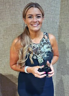 Danna Bennett awarded at Bravenly Global National Conference
