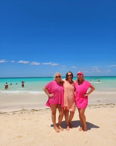 Danna Bennett and leaders at Bravenly Cancun Trip