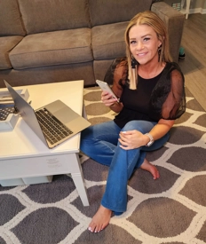 As a single mom, Danna Bennett loves the freedom that working from home gives her to be there for her daughter