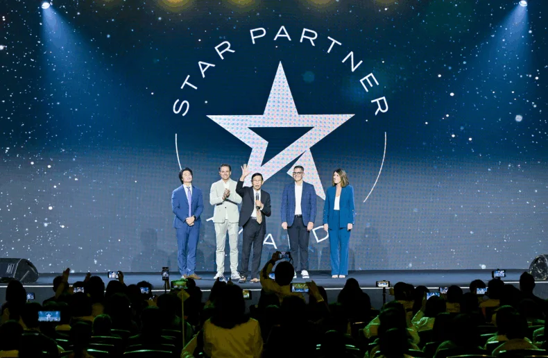 Dr. Feng Lei receiving the 2025 Partner.Co Vision Award on stage with company leadership in Macau