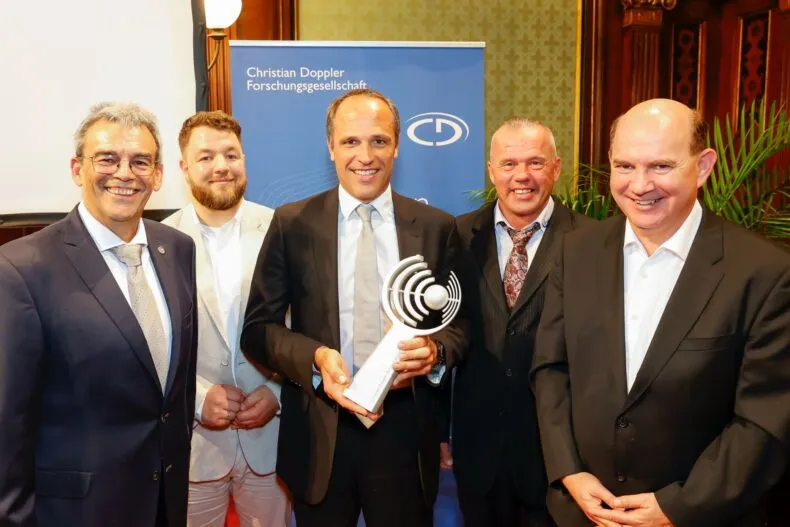 PM-International R&D's Dr. Tobias Kühne with award-winning Prof. Dr. Weghuber Julian and team