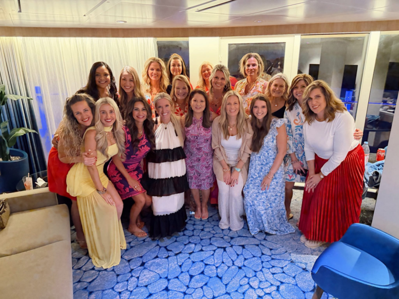 Laura Bangar’s Bravenly Global team during a group cruise
