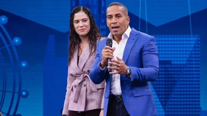 Mike and Sahi Hernandez LifeWave leaders speaking on stage