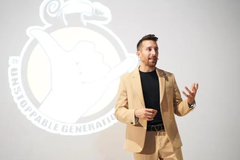 Stefano Orrù presenting business strategy and mindset training to an audience